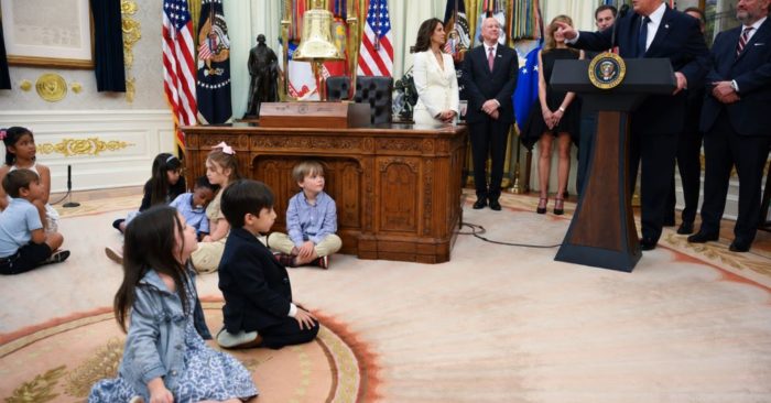 Chính quyền Trump cấp 1.000 USD cho hơn 500.000 trẻ sơ sinh Mỹ để đầu tư chứng khoán