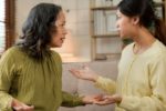 Thuê người phụ giúp con nhỏ, con dâu bị mẹ chồng trách sướng quá