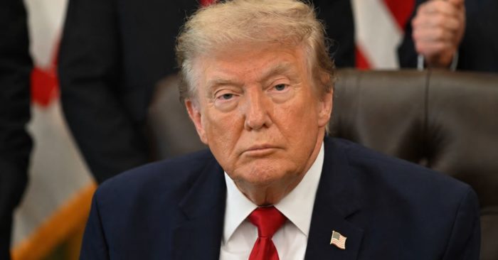 Ông Trump đổi chiều liên tiếp về Iran và Ukraine