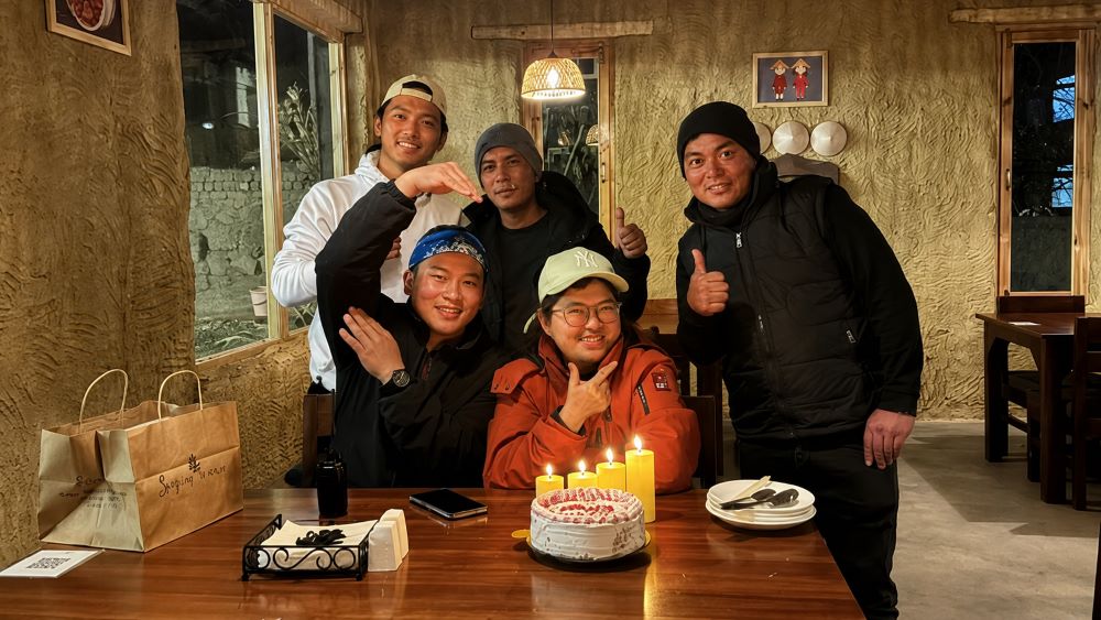  Cô gái Việt mở quán dưới chân Himalaya với sự đồng hành của bạn bè tại Ladakh, góp phần lan tỏa ẩm thực Việt.