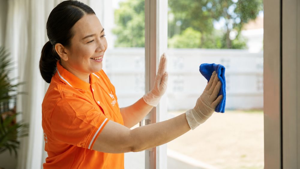 Thuê người giúp việc không khai báo UBND xã có thể bị phạt đến 3 triệu đồng. Xem quy định mới và những trường hợp cần lưu ý.