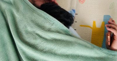 Trùm kín đầu khi ngủ có thể gây ngạt khí và tổn hại sức khỏe