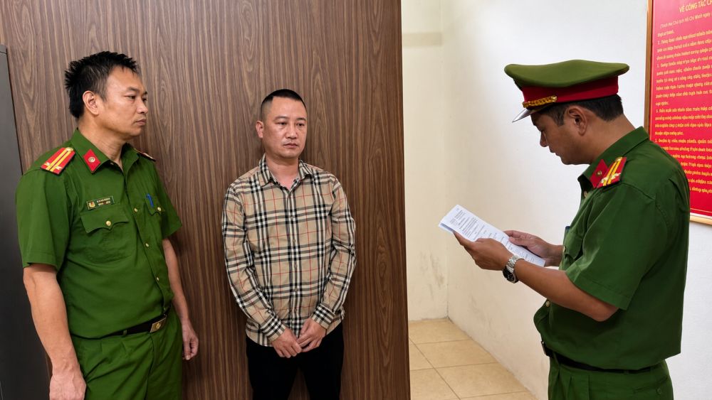 Khởi tố 2 người trong vụ khai thác trái phép hàng trăm tấn quặng antimon, làm rõ hành vi và diễn biến điều tra mới nhất.