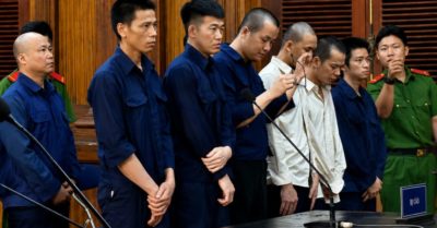 Hứa tìm việc làm, hai kẻ đưa năm người sang Campuchia bán