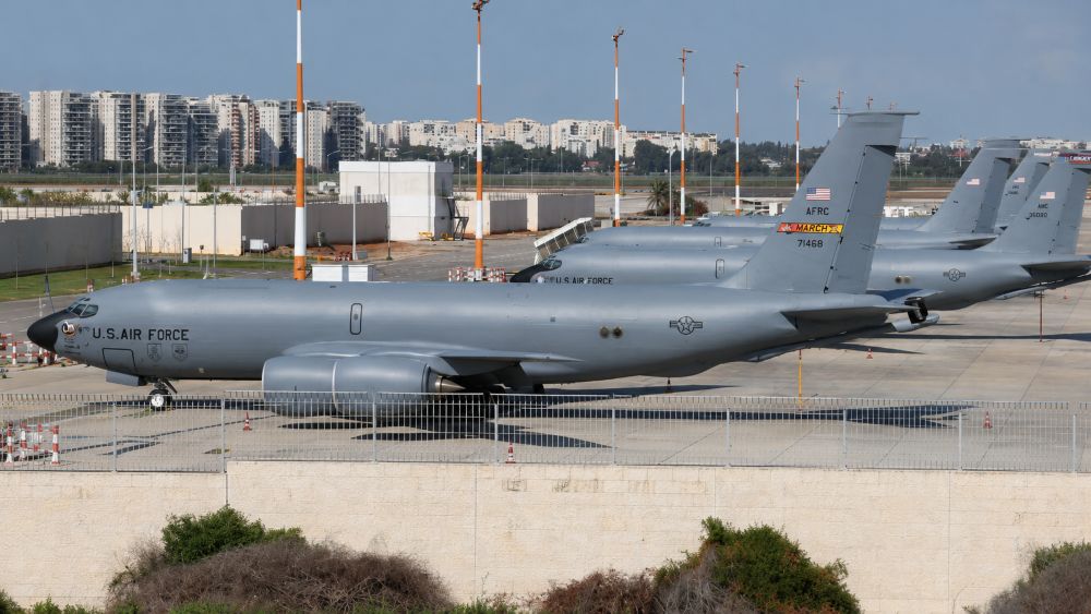 Mỹ điều thêm máy bay tiếp dầu đến Israel giữa lúc căng thẳng với Iran leo thang, làm dấy lên dự báo về một đợt không kích quy mô lớn.