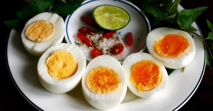 Những người nên ăn trứng thường xuyên để bổ sung protein chất lượng cao, hỗ trợ cơ bắp, miễn dịch và sức khỏe tổng thể.