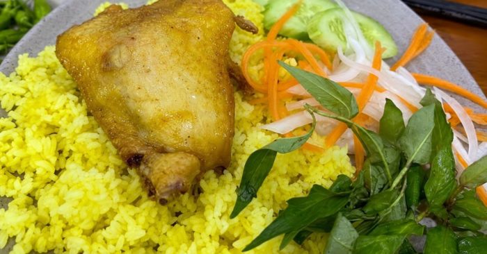 Phường Cam Ranh bị phạt 10 triệu đồng sau vụ hơn 50 người nhập viện nghi ngộ độc thực phẩm liên quan quán cơm gà. Xem chi tiết.