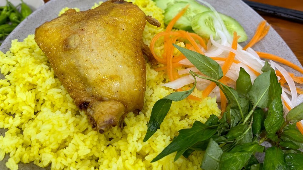 Phường Cam Ranh bị phạt 10 triệu đồng sau vụ hơn 50 người nhập viện nghi ngộ độc thực phẩm liên quan quán cơm gà. Xem chi tiết.
