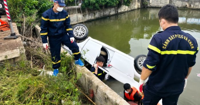 Thanh Hóa: Ô tô 5 chỗ lao xuống ao khiến tài xế tử vong. Diễn biến vụ tai nạn và công tác cứu nạn tại hiện trường