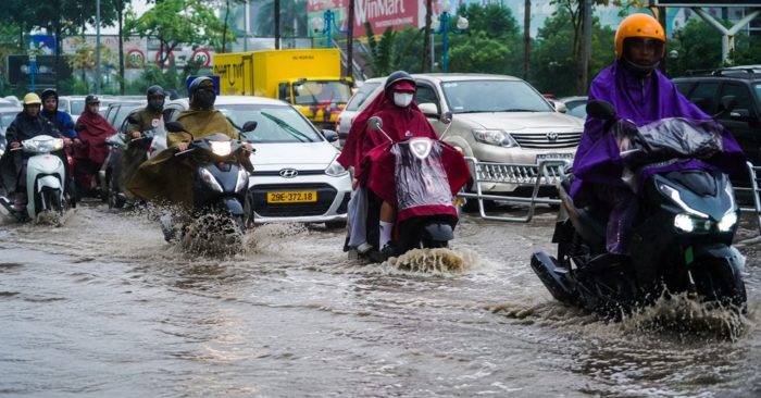 Thông tin mới về mưa lớn ở miền Bắc, miền Trung tối 12/7; cảnh báo mưa dông, nguy cơ ngập úng và thời tiết diễn biến phức tạp