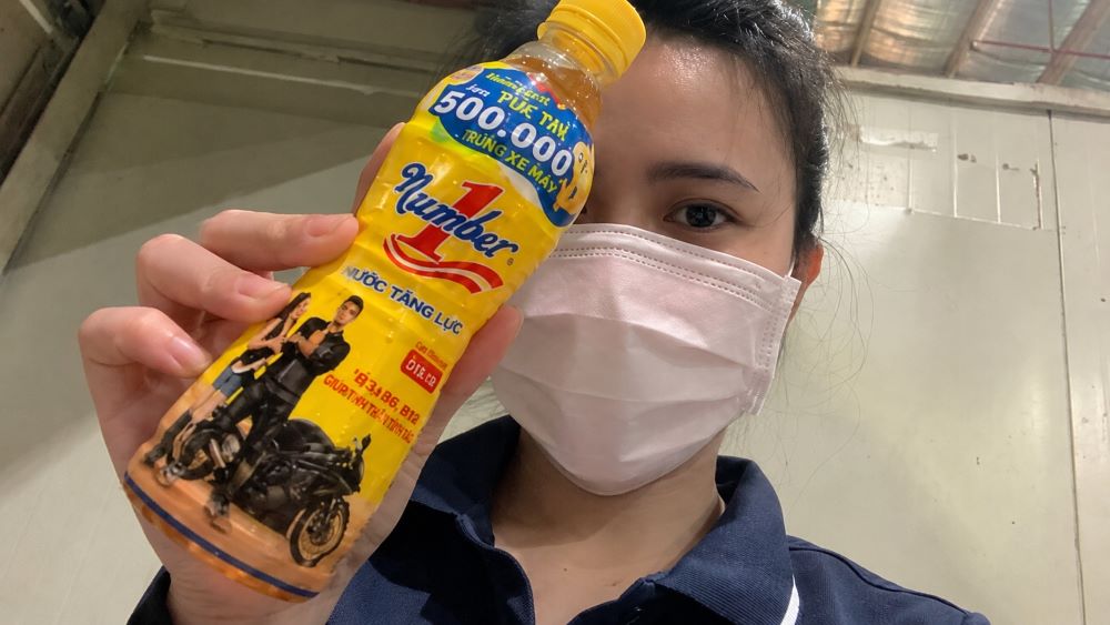 Nữ công nhân tại Đồng Nai bất ngờ trúng 100 triệu đồng từ chương trình Xé ngay trúng liền. Câu chuyện may mắn khiến nhiều người chú ý.