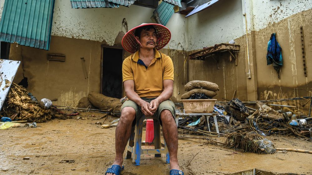 Hàng trăm chiến sĩ cùng 10 máy xúc khẩn trương tìm kiếm 4 người mất tích sau lũ, nỗ lực vượt khó tại hiện trường. Đọc ngay diễn biến mới nhất.