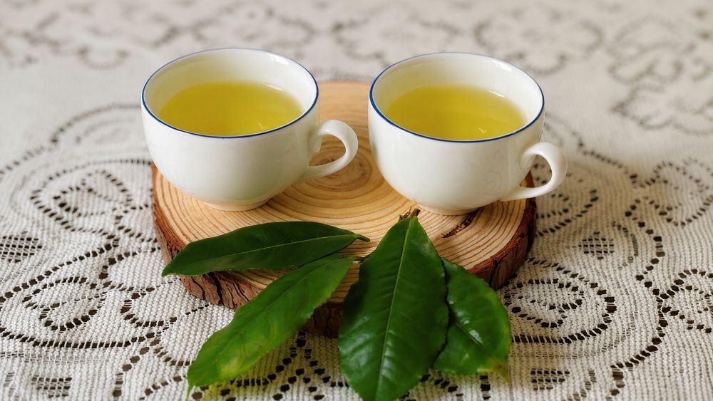 Uống 2-4 tách trà không đường mỗi ngày có thể hỗ trợ bảo vệ tim mạch. Tìm hiểu lợi ích và lưu ý khi uống trà đúng cách.