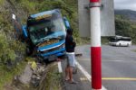 Xe khách chở 21 người đâm vách núi đèo Khánh Lê, nguyên nhân chưa rõ