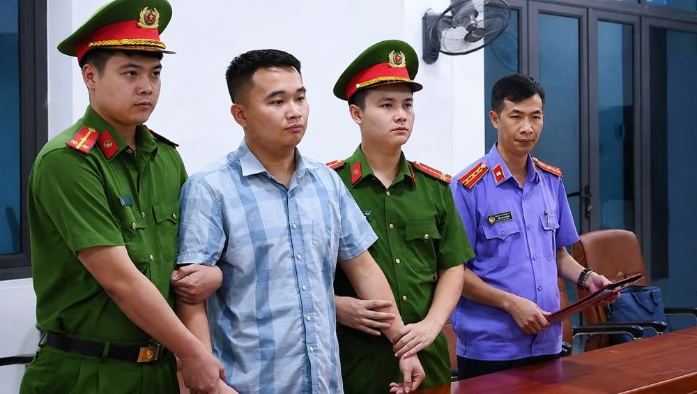 Vụ hơn 140 điểm 10 toán tốt nghiệp: Cơ quan điều tra giữ khẩn cấp một giáo viên Trường THPT chuyên Tuyên Quang để làm rõ vụ việc