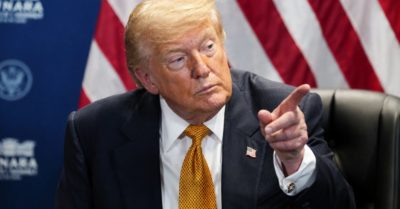 Ông Trump khôi phục phong tỏa Iran, thu phí bảo vệ tàu qua Hormuz