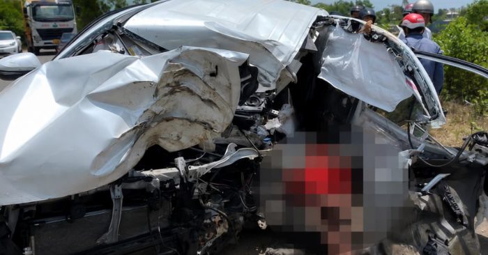Ô tô lao vào cây xanh trên đường Dạ Lê, tài xế trẻ không qua khỏi
