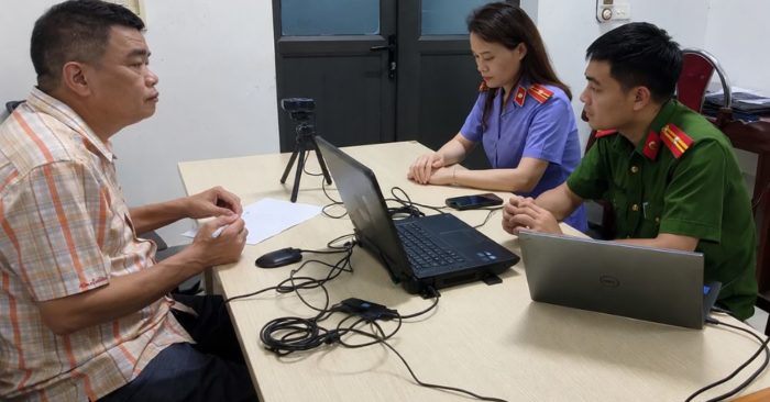 Khởi tố giám đốc doanh nghiệp ở Phú Thọ sau vụ đổ hơn 636 tấn bã bê tông ra môi trường, gây lo ngại ô nhiễm.