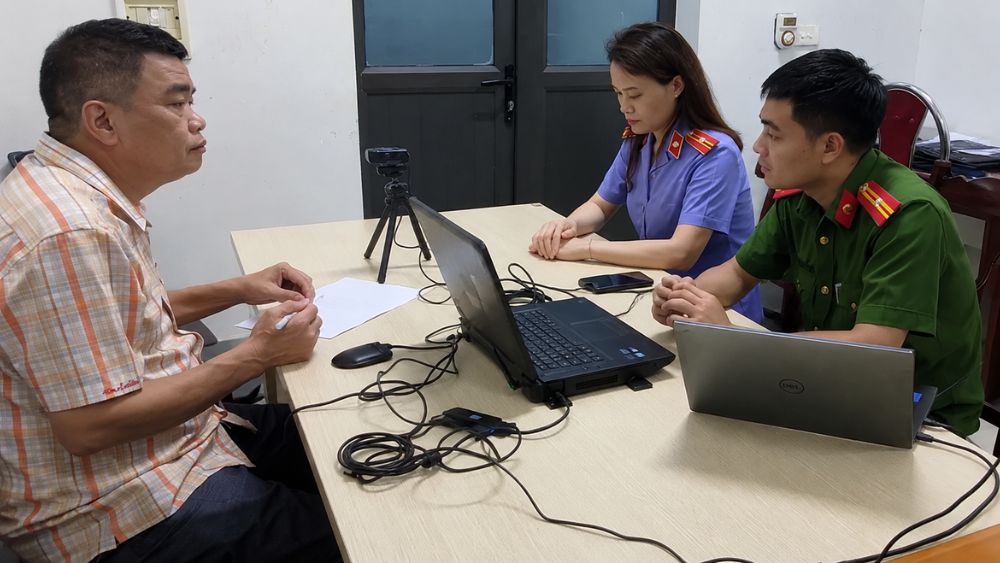Khởi tố giám đốc doanh nghiệp ở Phú Thọ sau vụ đổ hơn 636 tấn bã bê tông ra môi trường, gây lo ngại ô nhiễm.
