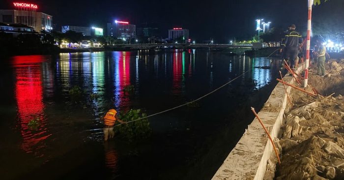 Hai bé trai rủ nhau tắm sông ở An Giang, một em tử vong, một em mất tích. Lực lượng chức năng đang khẩn trương tìm kiếm nạn nhân. 2. Tiêu đề