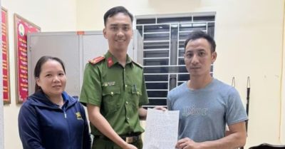 Người phụ nữ mất trí nhớ được công an đưa về nhà an toàn