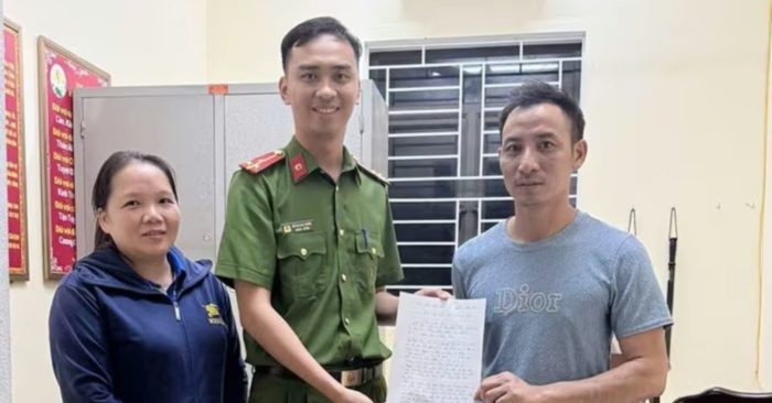Người phụ nữ mất trí nhớ được công an đưa về nhà an toàn