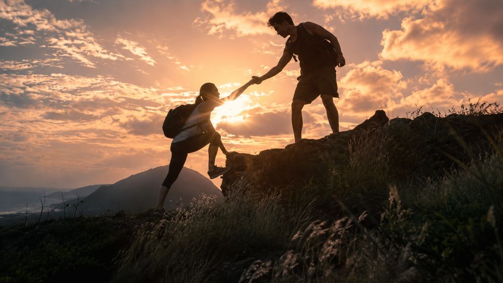 Thay đổi bản thân ở cấp độ cao nhất là thắp sáng người khác và chính mình bằng lòng tốt, sự sẻ chia và yêu thương chân thành.