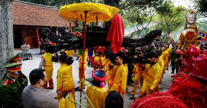 Hà Nội công bố tình huống khẩn cấp thiên tai do sạt lở tại Đền Sóc, triển khai cảnh báo và ứng phó nguy cơ mất an toàn.
