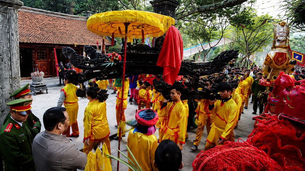 Hà Nội công bố tình huống khẩn cấp thiên tai do sạt lở tại Đền Sóc, triển khai cảnh báo và ứng phó nguy cơ mất an toàn.