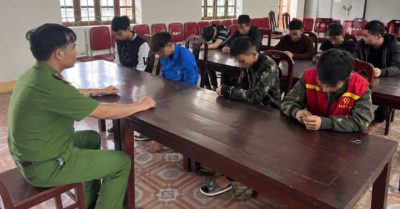 Công an xã Đô Lương và Nam Đàn cảm hóa thanh thiếu niên bằng kiểm diện và theo dõi sát
