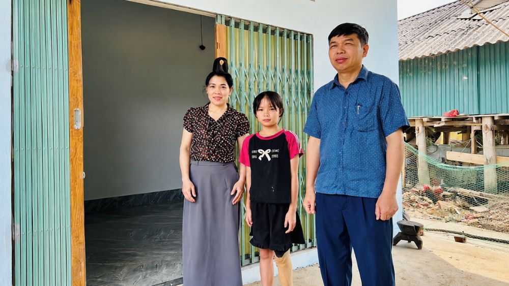 Bé gái khuyết tật mồ côi sắp được sống trong ngôi nhà mới nhờ sự chung tay của bạn đọc và các nhà hảo tâm, mở ra hy vọng về tương lai.
