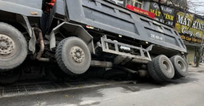 Xe tải 80 tấn sập cống dự án chống ngập đường Lương Ngọc Quyến, Thái Nguyên