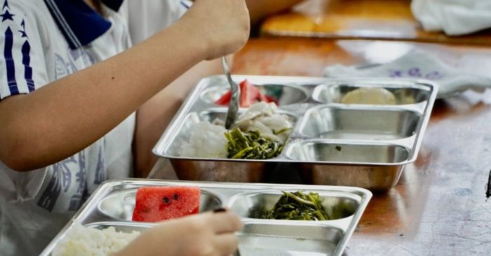 Hà Nội sẽ huy động phụ huynh tham gia giám sát bữa ăn bán trú, tăng cường kiểm tra chất lượng và an toàn thực phẩm tại trường học.