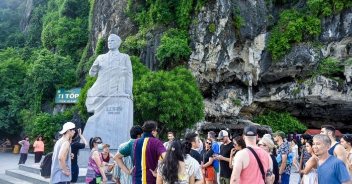 Quảng Ninh hút hàng vạn du khách nhờ cảnh quan đặc sắc, hạ tầng hiện đại và trải nghiệm đa dạng, tạo sức hấp dẫn bền vững.