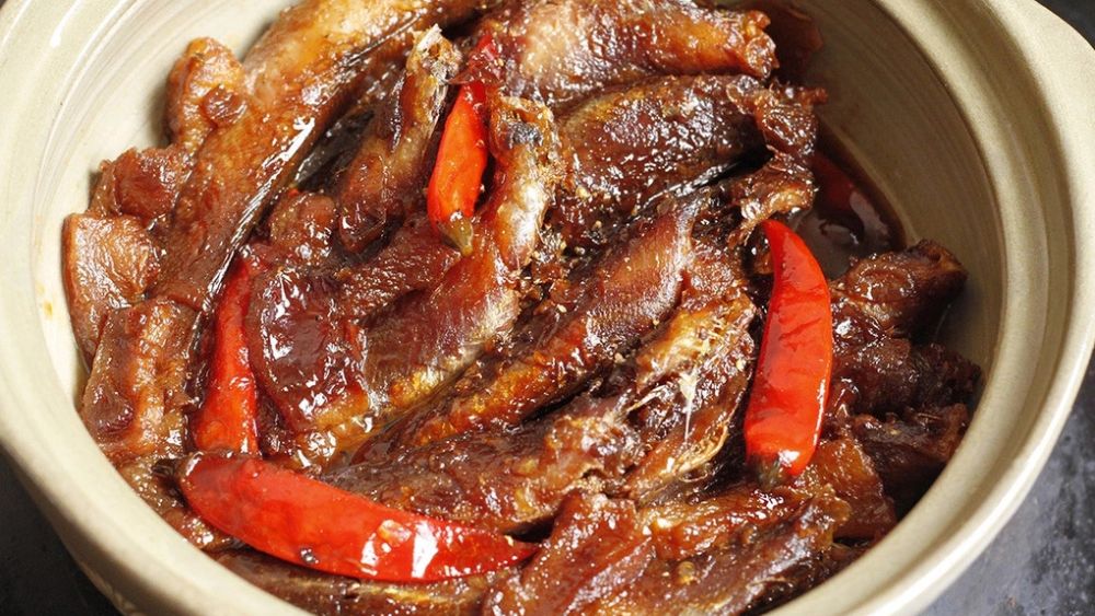 Cá bống kho tộ là món ăn truyền thống giàu dinh dưỡng của Việt Nam, góp mặt trong top món cá ngon nhất châu Á, hấp dẫn bởi hương vị đậm đà.