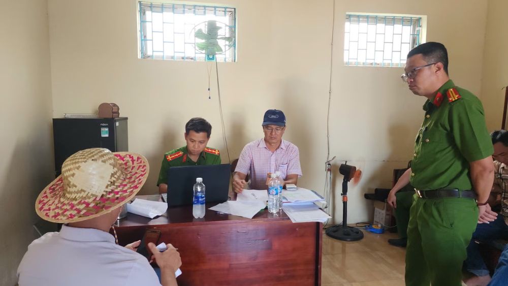Vụ lật ca nô ở Phú Quốc khiến 15 người tử vong, cơ quan Công an đang khẩn trương điều tra nguyên nhân vụ tai nạn đặc biệt nghiêm trọng.