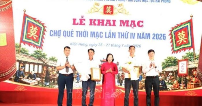Khai mạc Chợ quê thời Mạc tại Hải Phòng, tôn vinh sản phẩm OCOP và trao chứng nhận cho các sản phẩm đạt chuẩn.