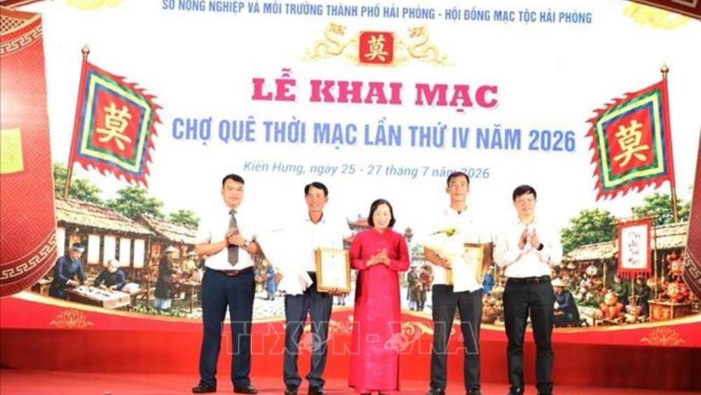 Khai mạc Chợ quê thời Mạc tại Hải Phòng, tôn vinh sản phẩm OCOP và trao chứng nhận cho các sản phẩm đạt chuẩn.