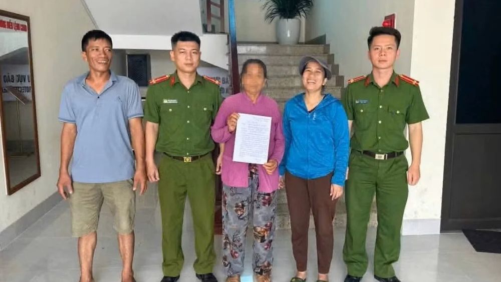 Công an phường Hoàng Mai phối hợp ngân hàng ngăn cụ bà U70 chuyển 250 triệu đồng cho đối tượng lừa đảo, cảnh báo thủ đoạn giả danh điều tra