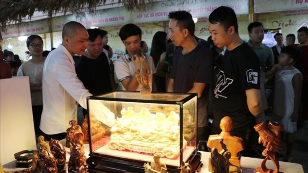 Chợ quê thời Mạc lần thứ IV tại Hải Phòng quy tụ nhiều sản phẩm OCOP, nông sản và đặc sản, thu hút người dân tham quan, mua sắm.