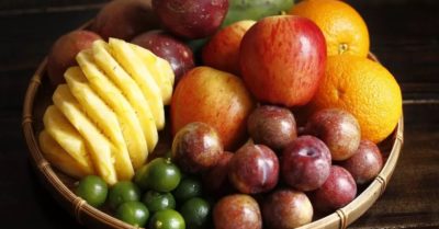 Ăn trái cây nguyên quả có lợi hơn uống nước ép