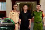 Tài xế thừa nhận không có bằng lái nên đẩy xe CSGT để bỏ chạy