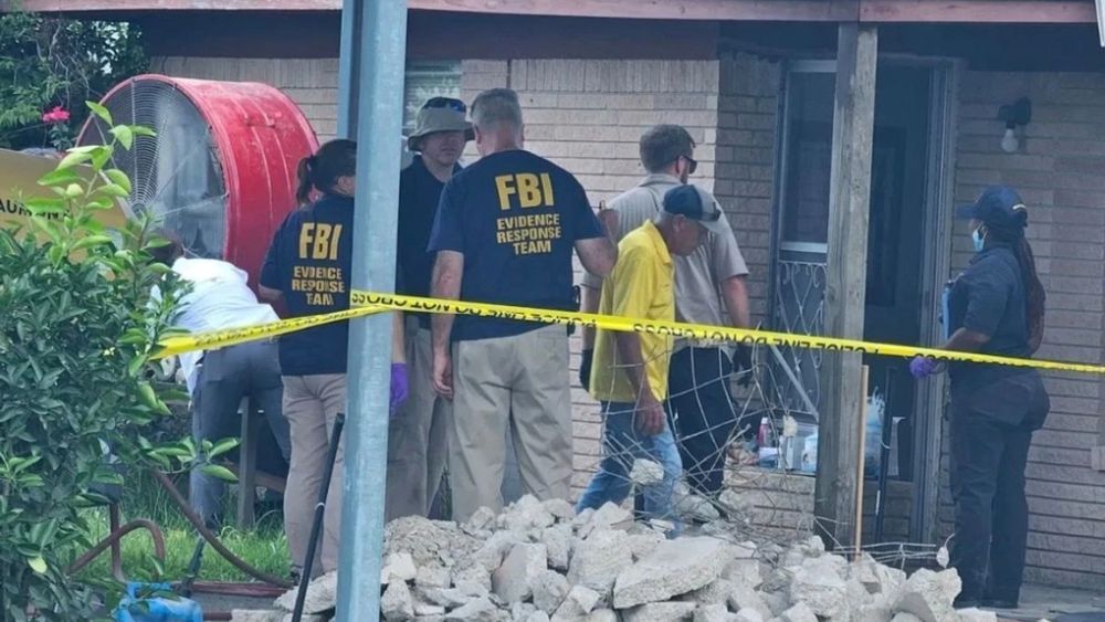 FBI điều tra nhà Terry Rose, hé lộ bí mật vụ giấu xác bạn gái cũ suốt 25 năm dưới sàn phòng ngủ, gây chấn động dư luận.