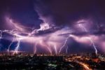 Hà Nội, Ninh Bình, Hưng Yên hứng chịu hàng trăm cú sét trong đợt mưa dông rạng sáng