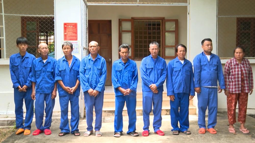 Đường dây buôn bán thuốc nổ tại TP.HCM bị triệt phá, nhiều nghi can bị bắt giữ. Diễn biến vụ án và thủ đoạn hoạt động gây chú ý.