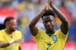 Brazil bị loại, Vinicius lên tiếng: “Xin lỗi người hâm mộ” giữa cơn bão thất vọng