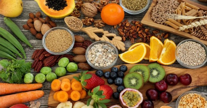 Cách tiêu thụ chất xơ đúng giúp giảm xơ vữa động mạch, hạ cholesterol xấu và bảo vệ tim mạch hiệu quả, theo khuyến nghị dinh dưỡng.