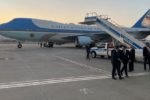 Vì sao ông Trump bất ngờ được đưa khỏi Không lực Một tại Ankara?