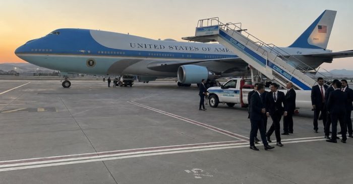 Mật vụ Mỹ buộc phải sơ tán ông Trump khỏi Không lực Một tại Ankara sau cảnh báo nguy cơ tấn công.