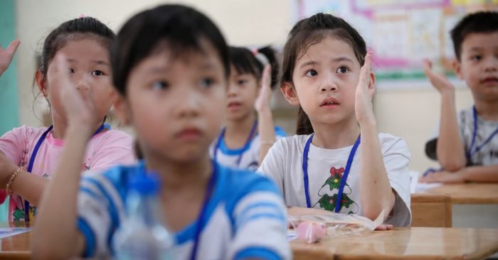 Chính sách giáo dục mới từ tháng 8 có nhiều quy định đáng chú ý, gồm cấm dạy trước chương trình tiểu học và các thay đổi liên quan.